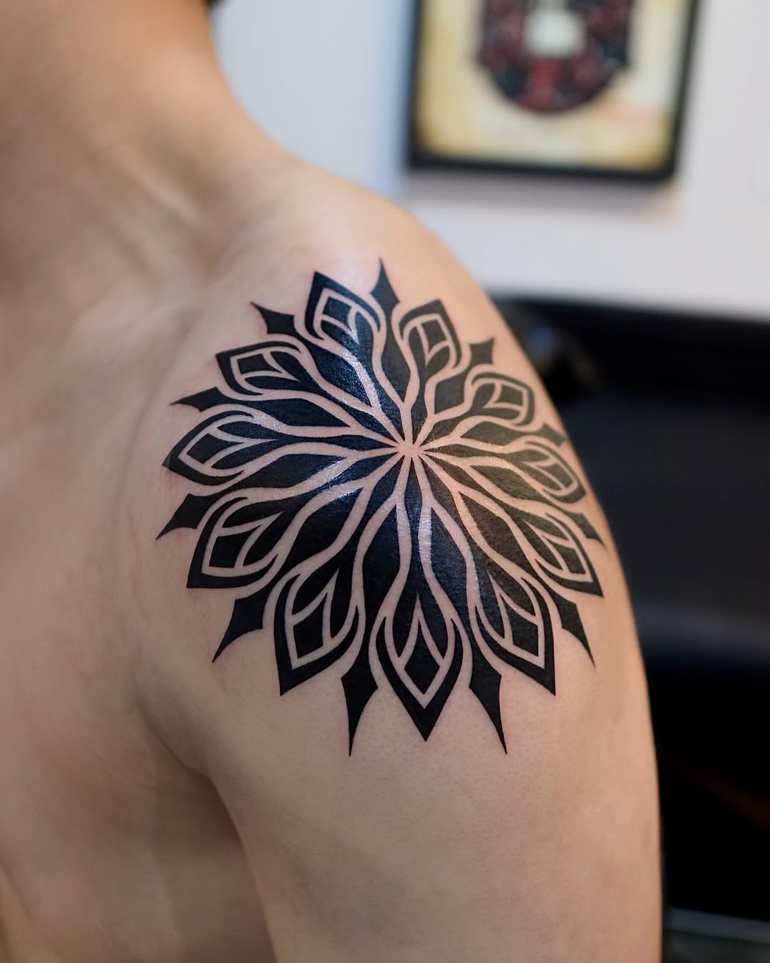 Tattoo by @2zzinzzin_ — geometric, blackwork
