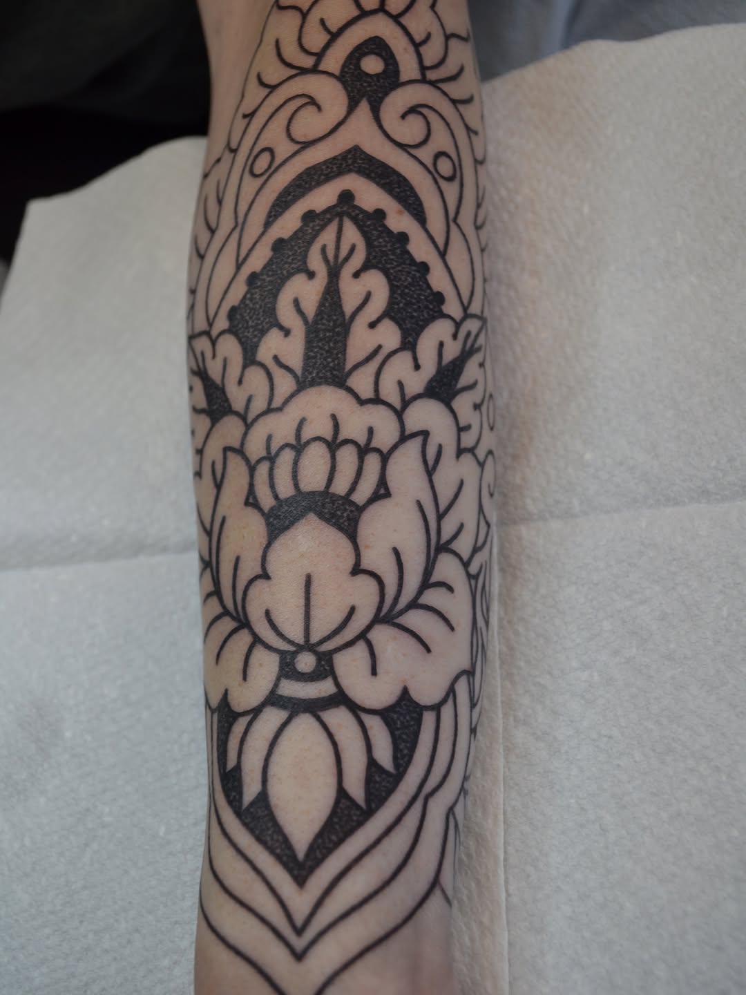 Tattoo by @vulgarviolets — japanese_irezumi, dotwork