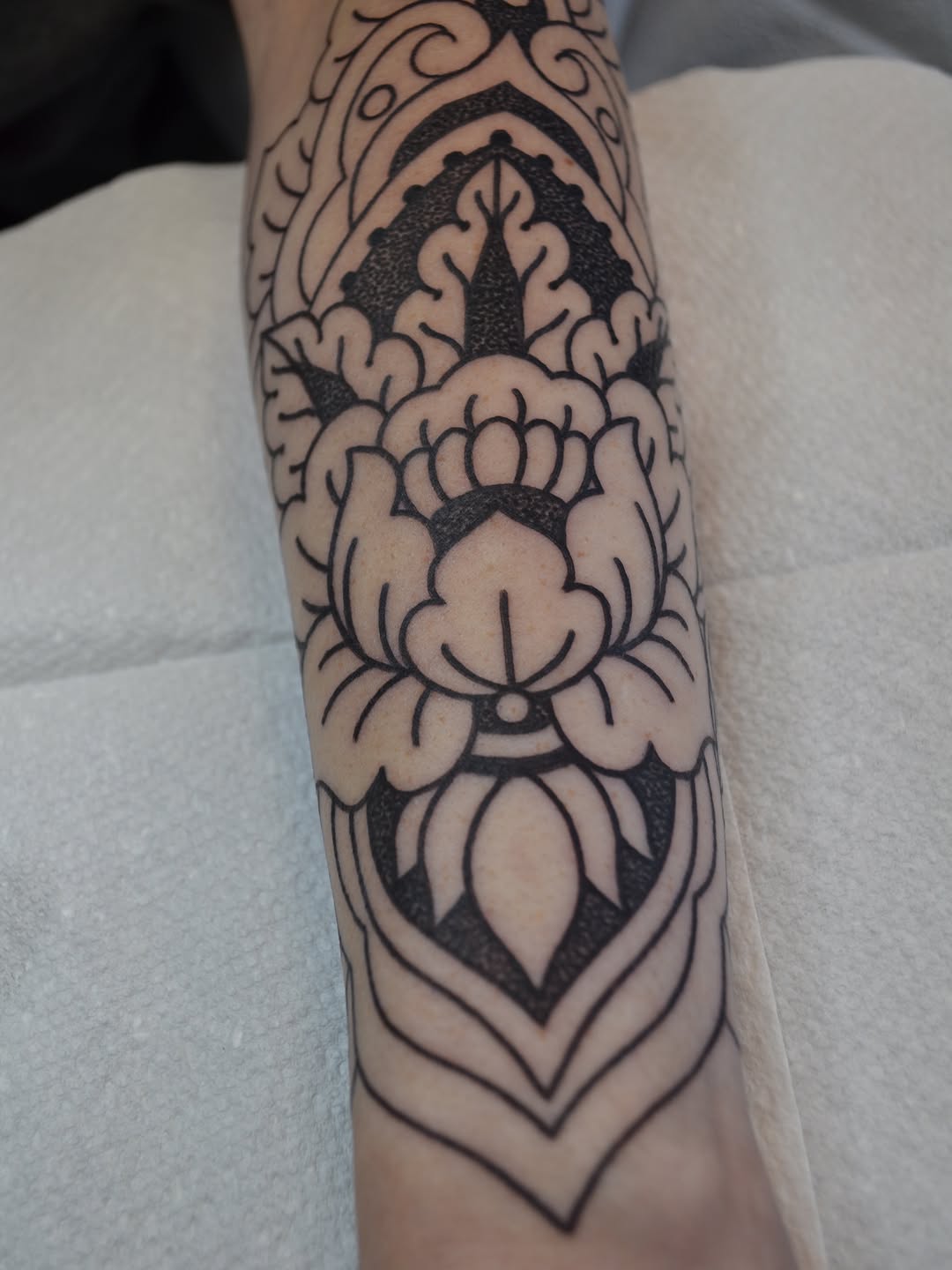 Tattoo by @vulgarviolets — blackwork, dotwork