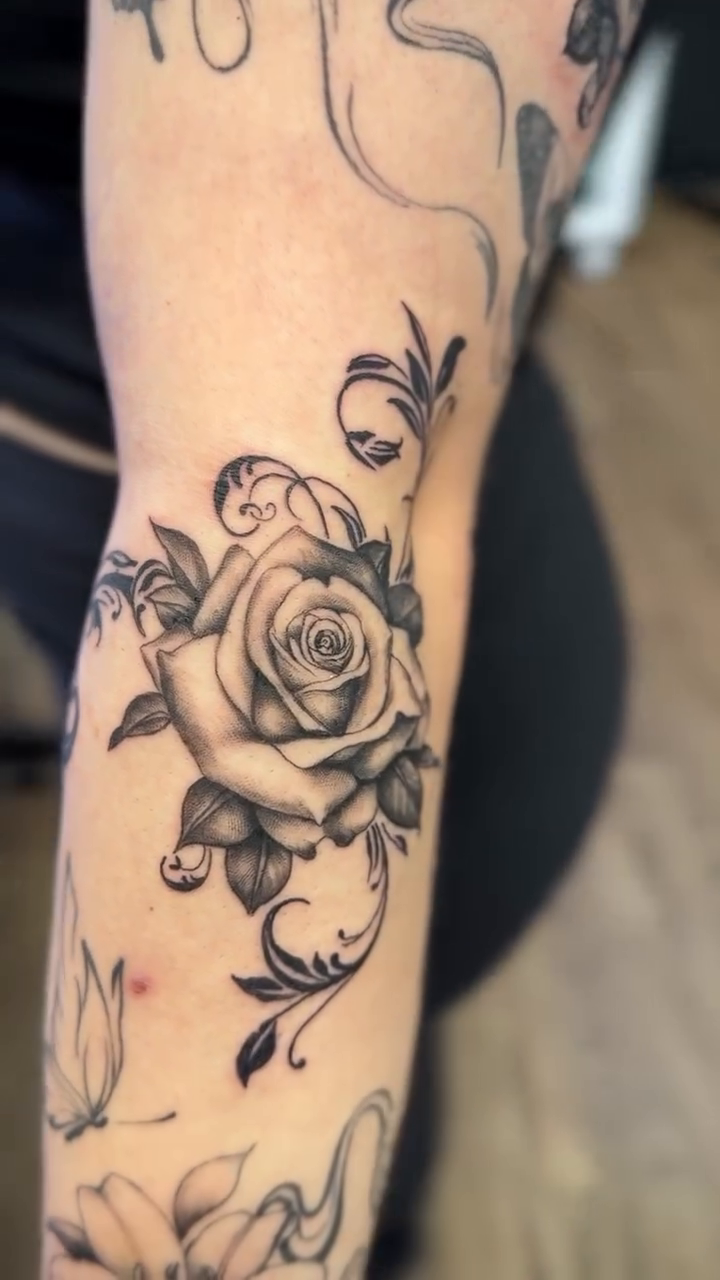 Tattoo by @pxinkpmutattoos โ black_and_grey