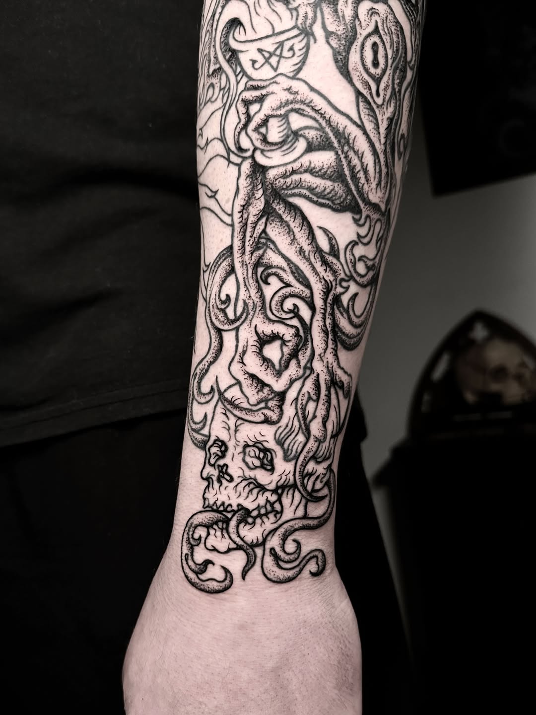 Tattoo by @sashawoland β blackwork, dotwork