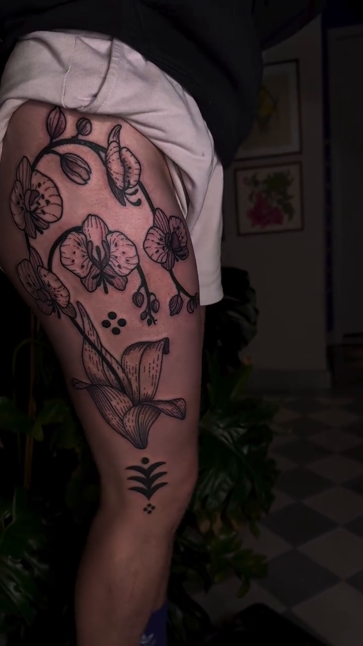 Tattoo by @calathea.ttt — fine_line, black_and_grey