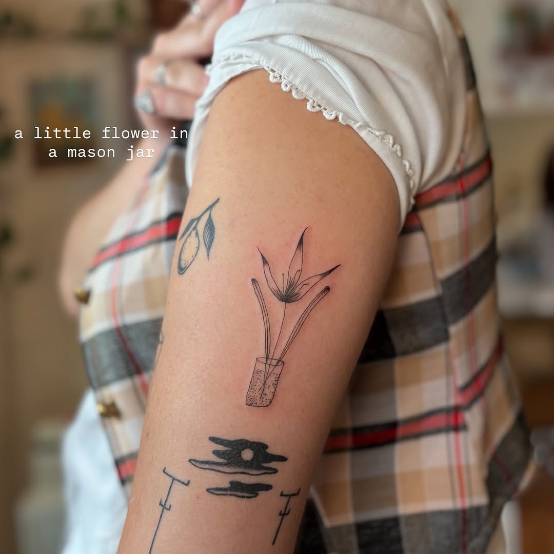 Tattoo by @sunshineyellowtattoos โ fine_line