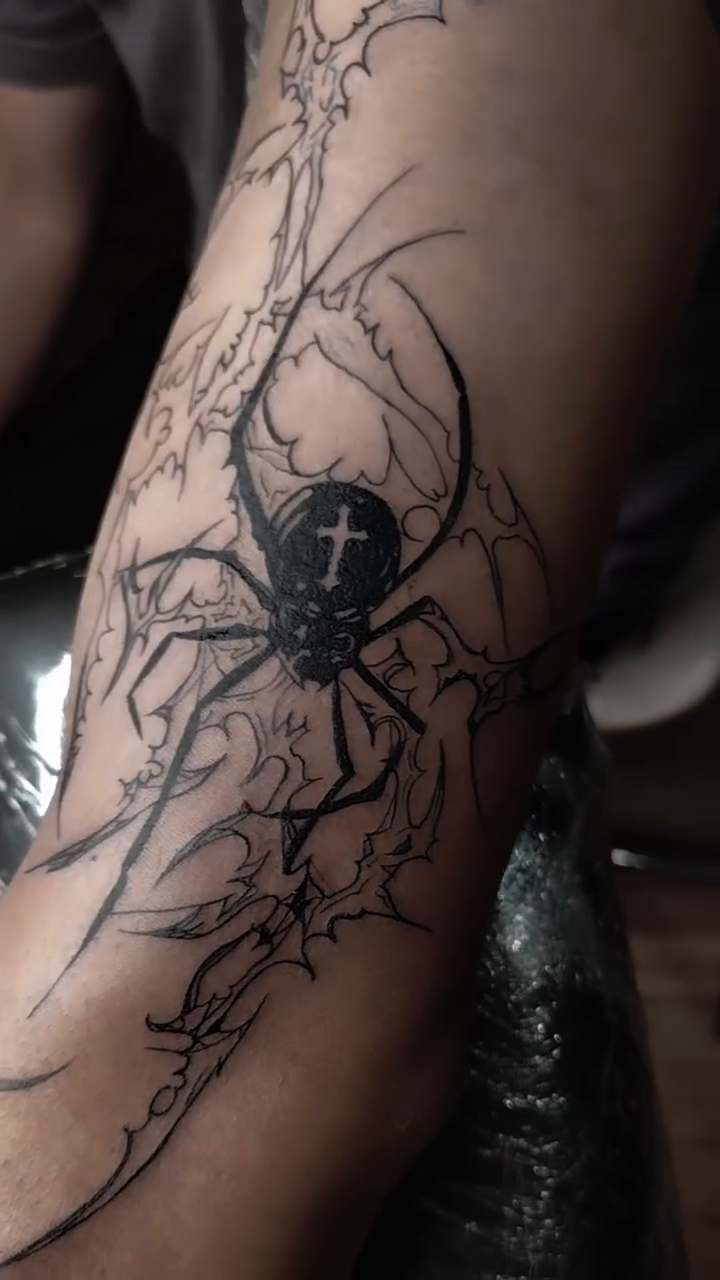 Tattoo by @too_arttoo — blackwork, dark_realism