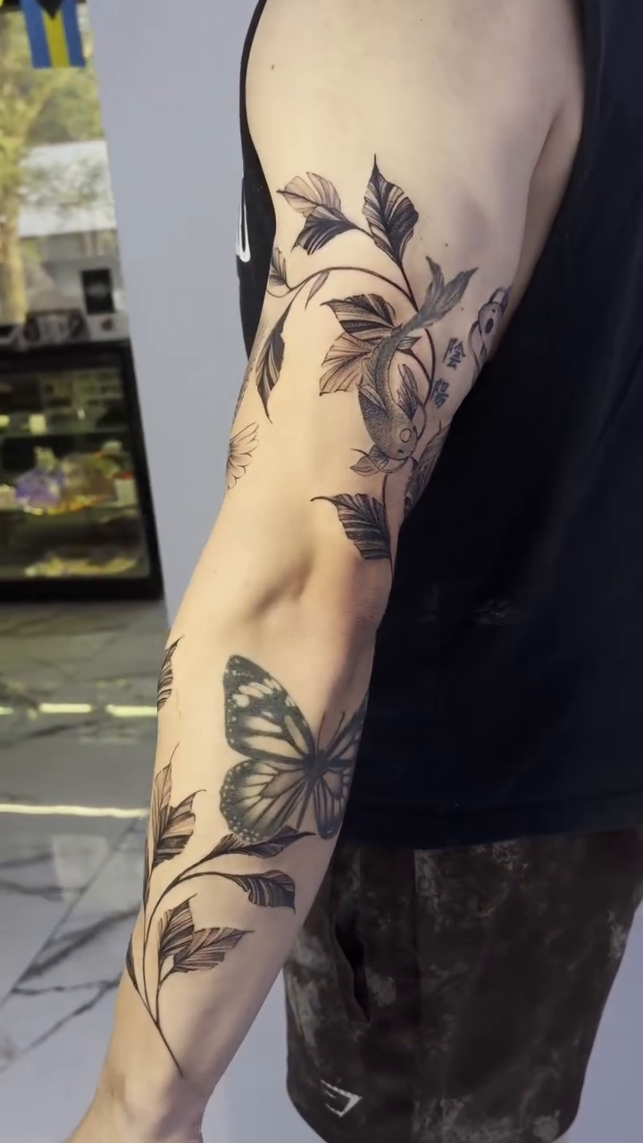Tattoo by @vienna.tattoo — fine_line, black_and_grey