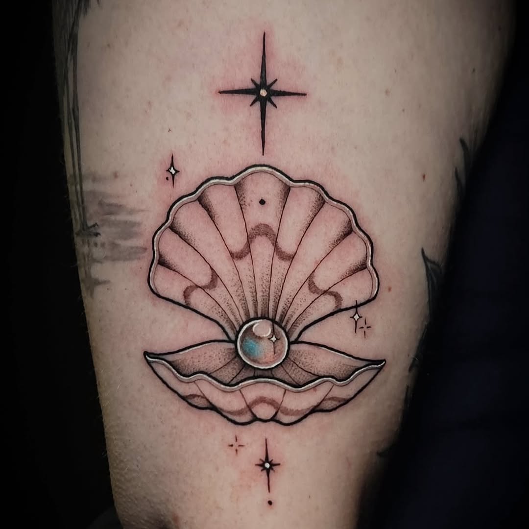 Tattoo by @marthmallow.tatts โ neo_traditional, black_and_grey