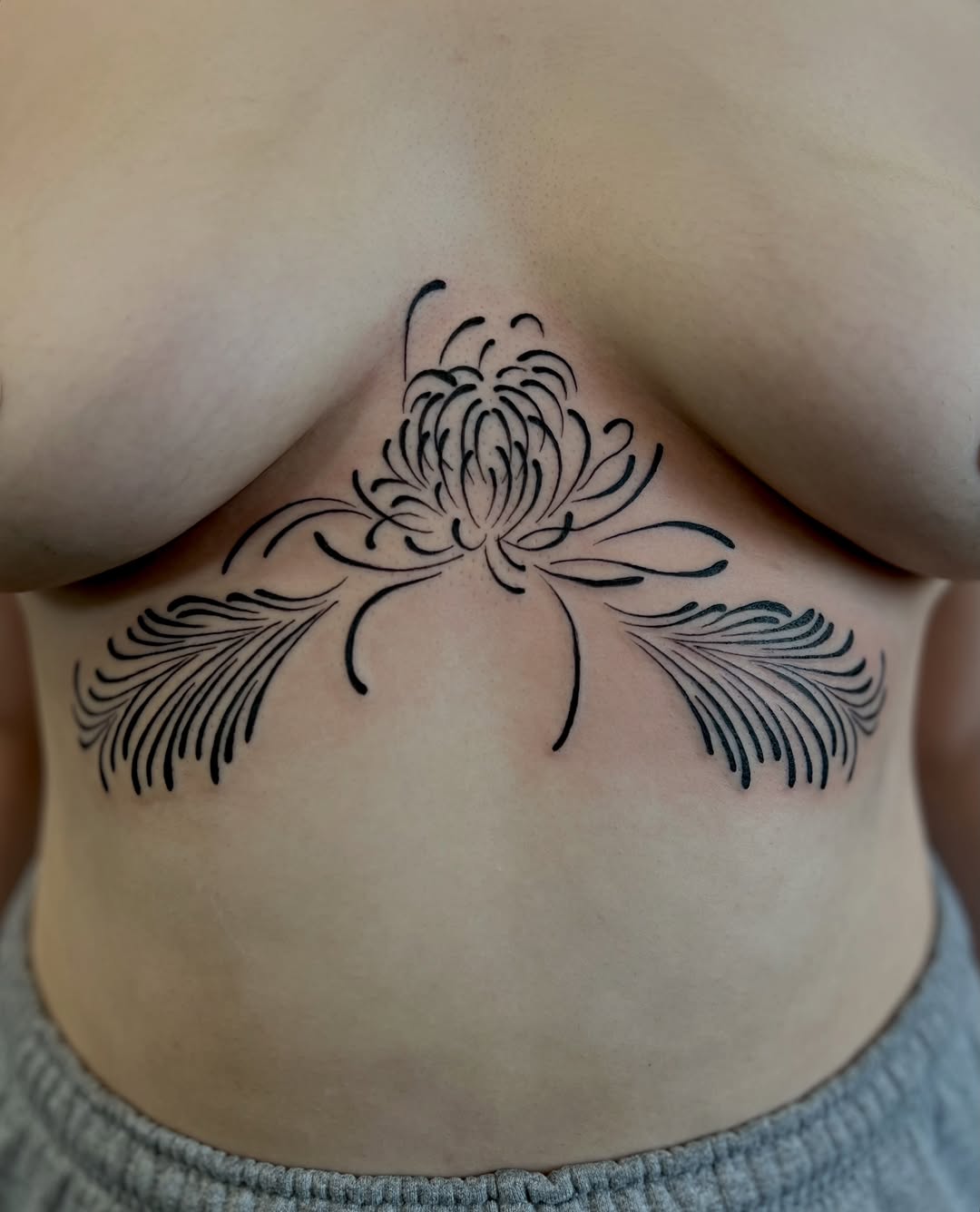 Tattoo by @lilriss.tattoos β illustrative, fine_line