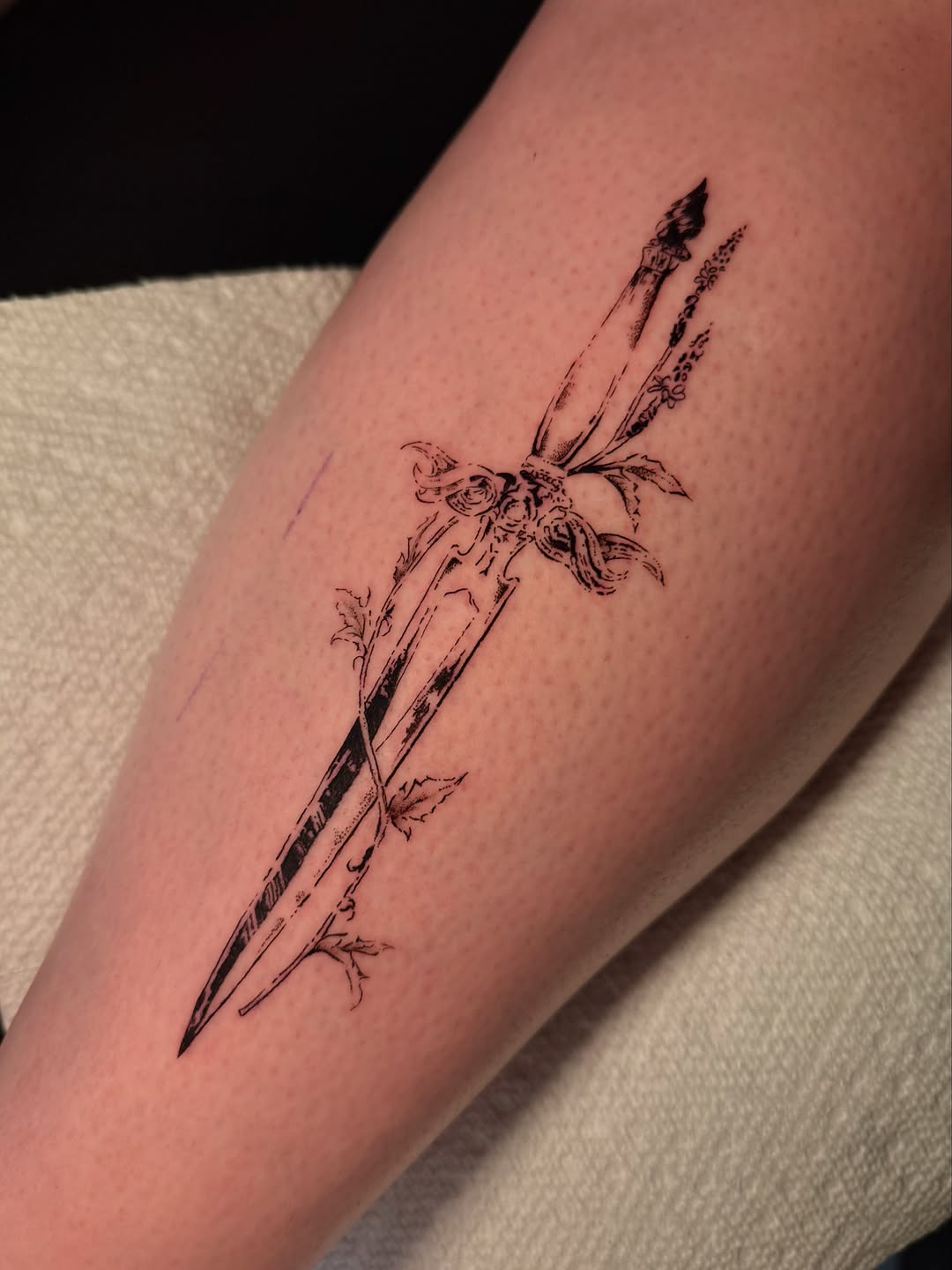 Tattoo by @juniperinkk — fine_line, black_and_grey