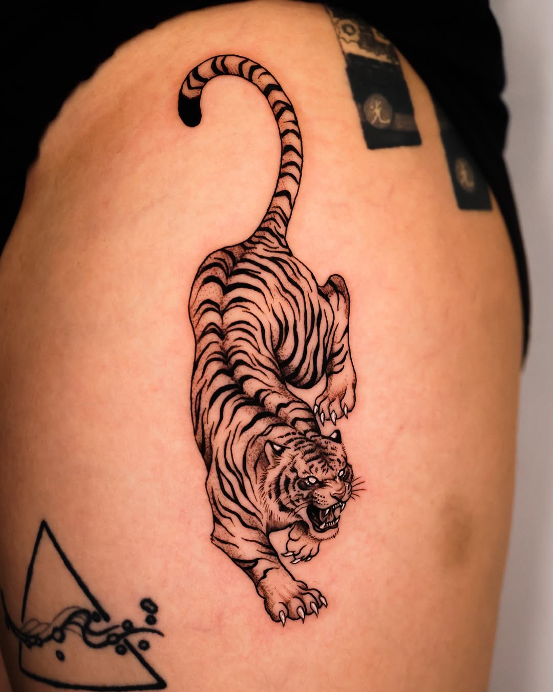 Tattoo by @mete.noir — black_and_grey, illustrative