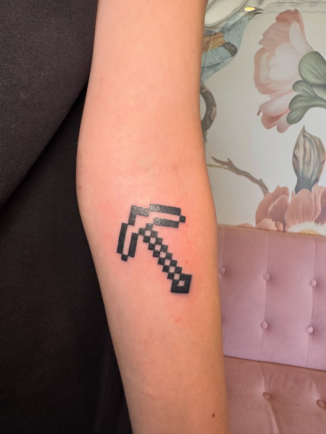 Tattoo by @kinz_ink — illustrative, minimalist