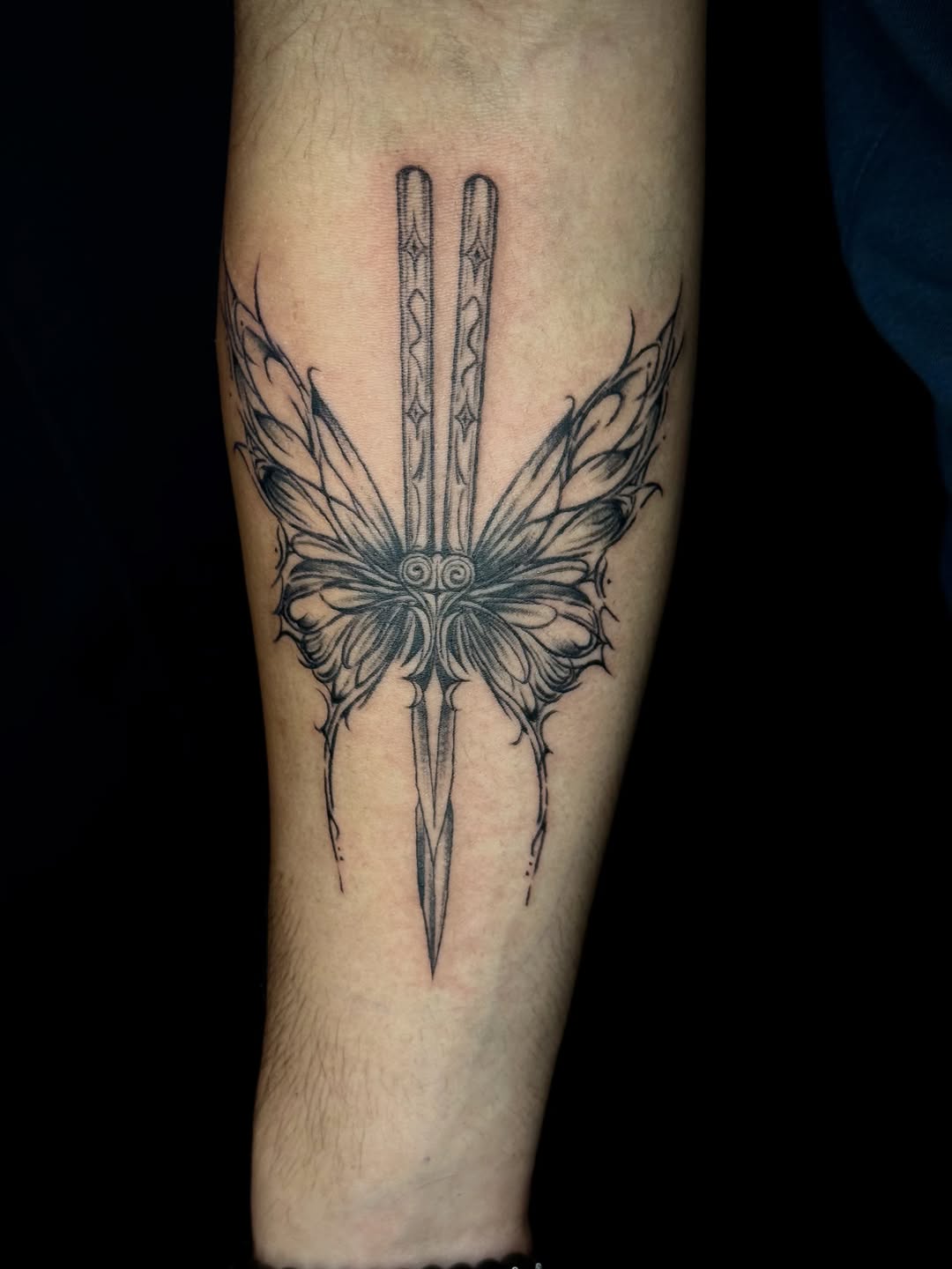 Tattoo by @tattylongleg — black_and_grey