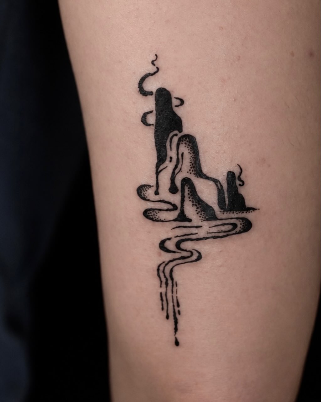 Tattoo by @eyu.tats โ blackwork, dotwork