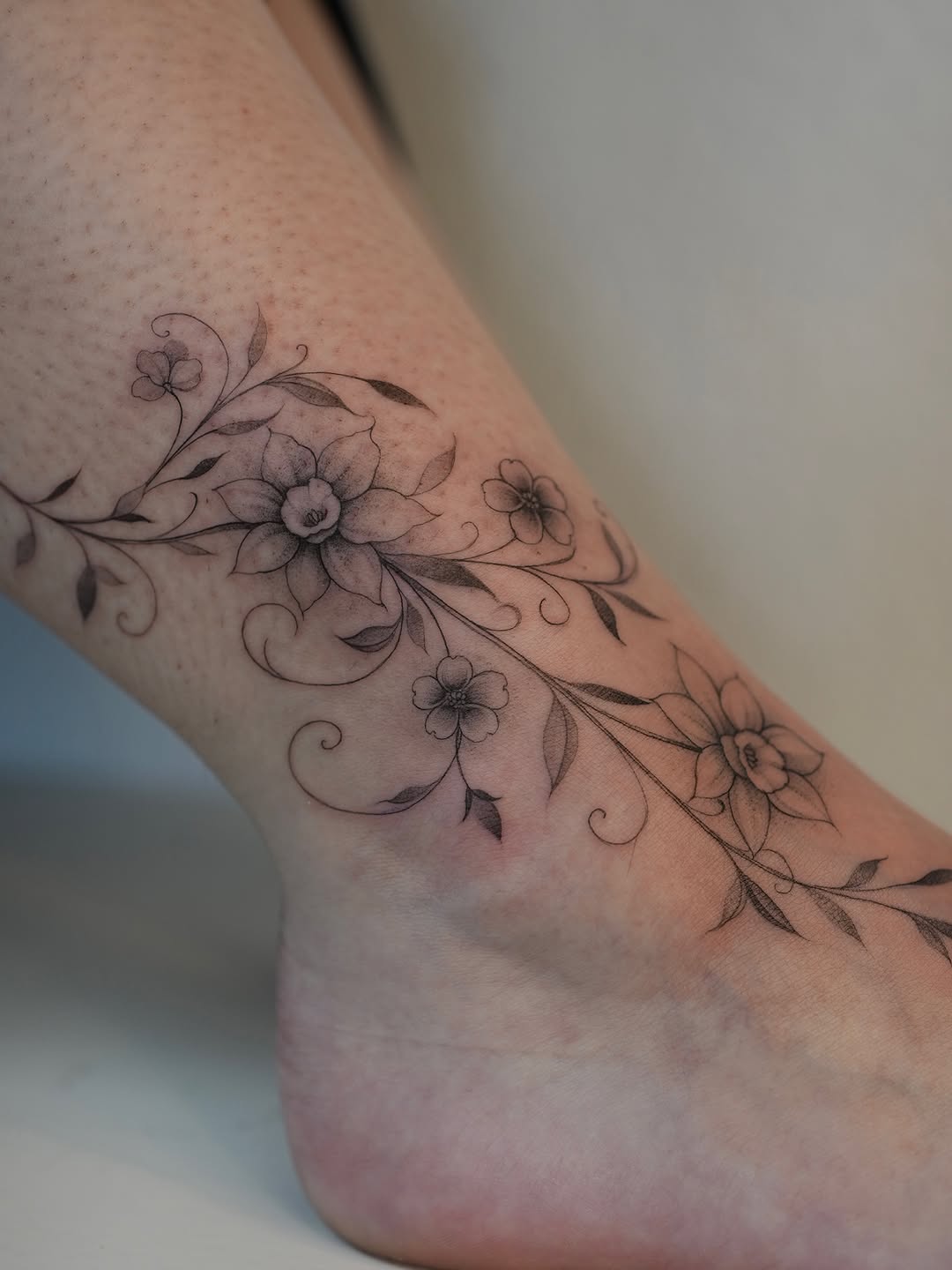 Tattoo by @xiu.tattoos — fine_line, black_and_grey