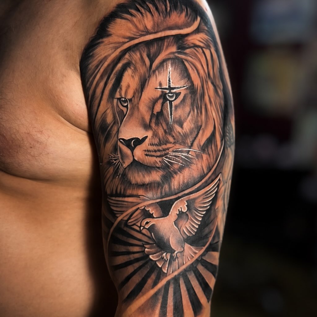Tattoo by @dayse_ink — realism, black_and_grey