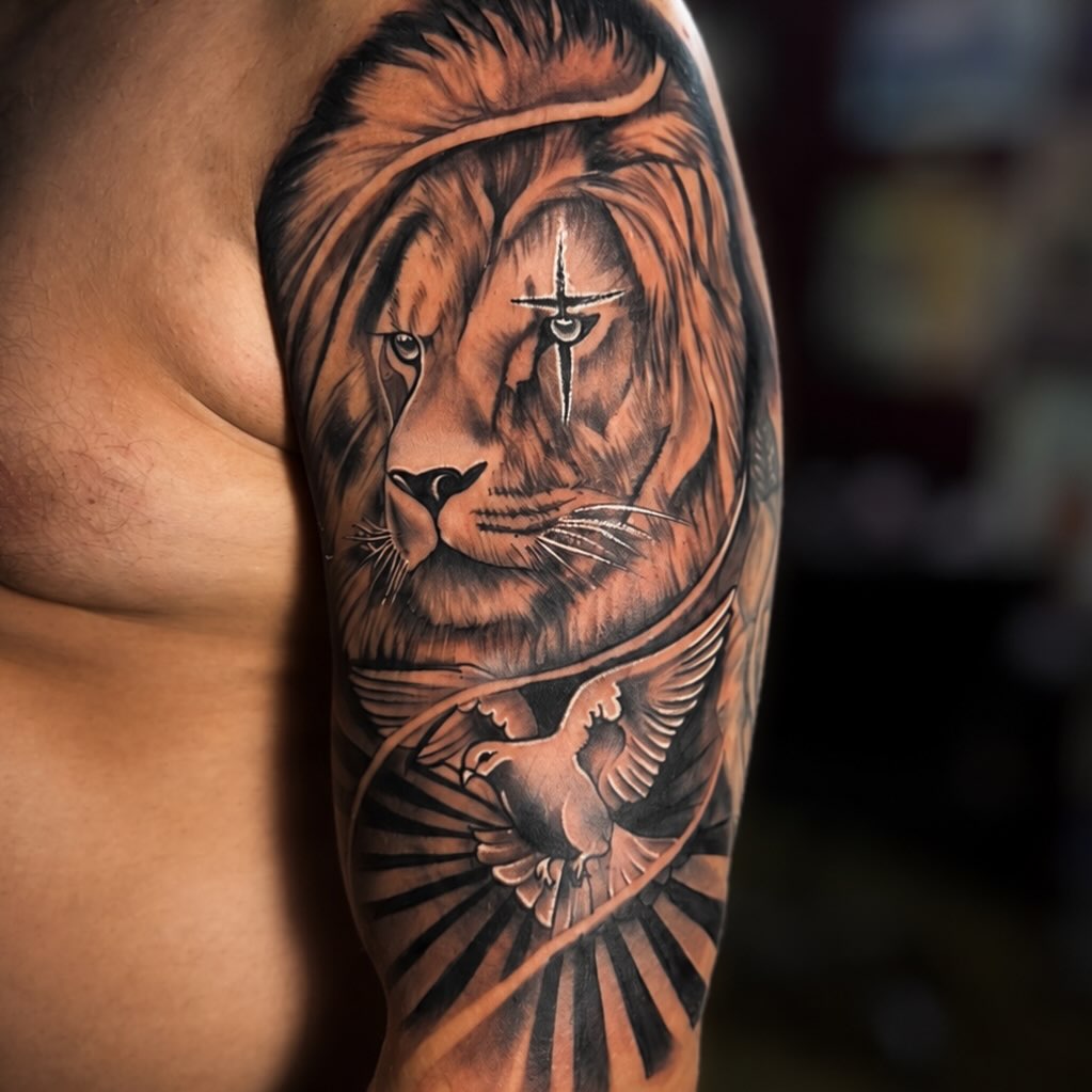 Tattoo by @dayse_ink — realism, black_and_grey