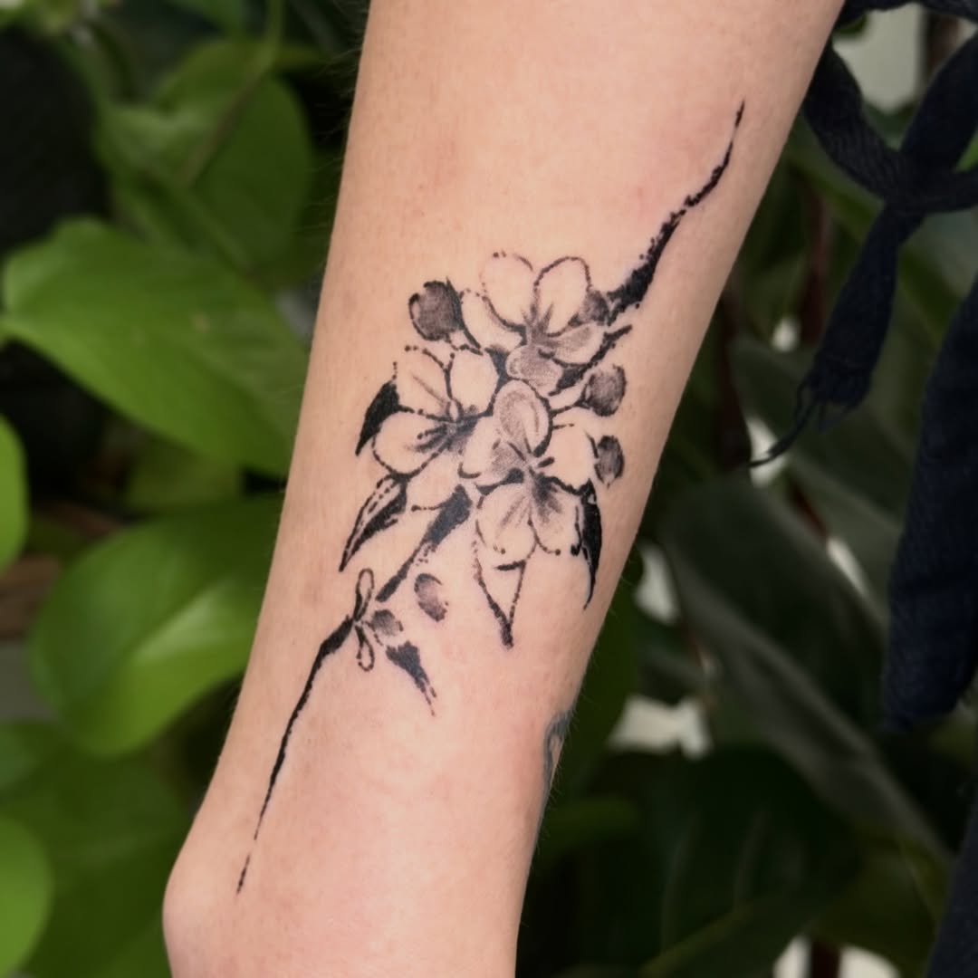 Tattoo by @xinnf_tattoo — black_and_grey