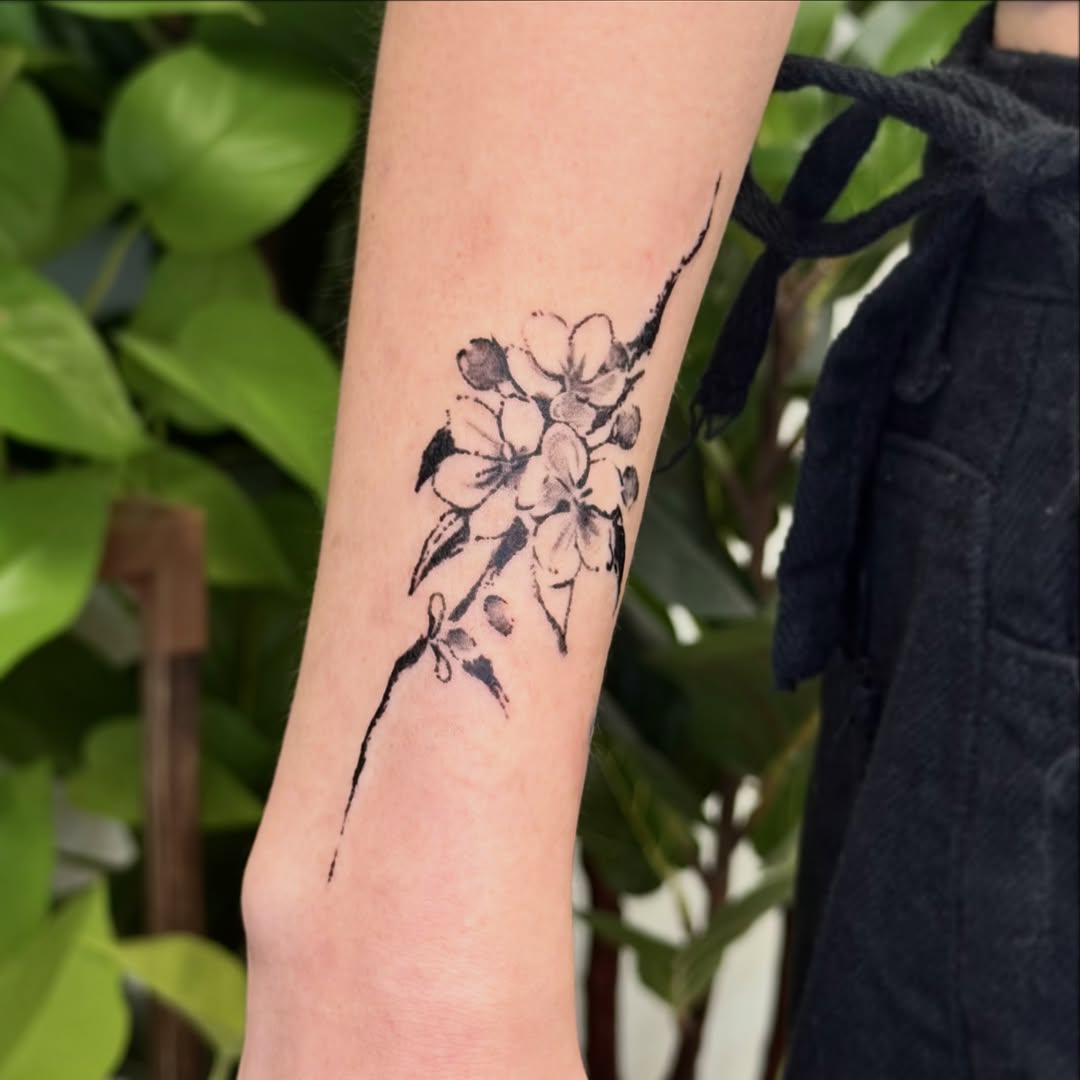Tattoo by @xinnf_tattoo — black_and_grey