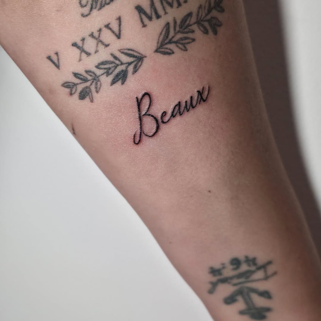 Tattoo by @vens.tattoo โ lettering_script, fine_line