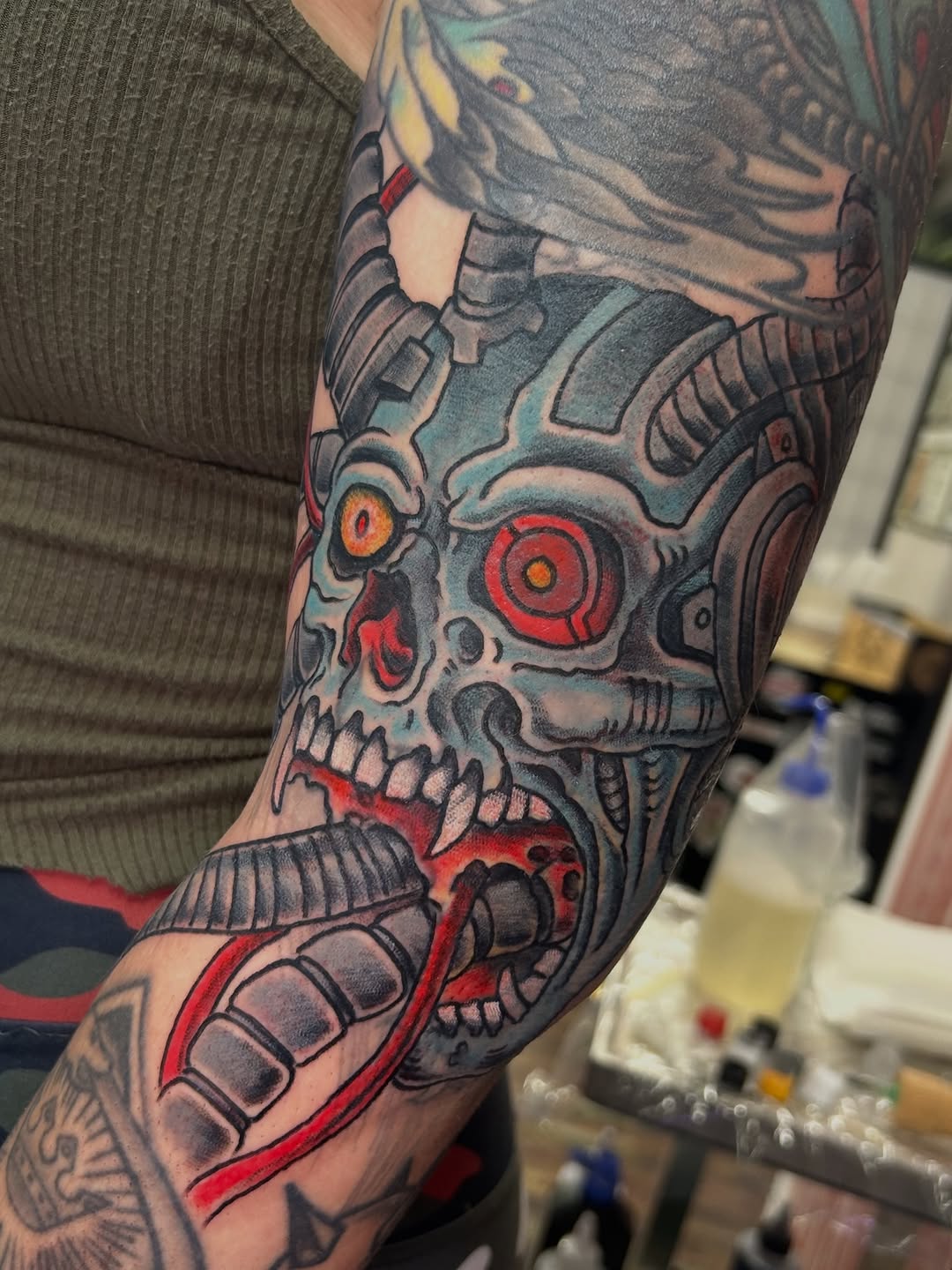 Tattoo by @annettelarulez — realism, blackwork