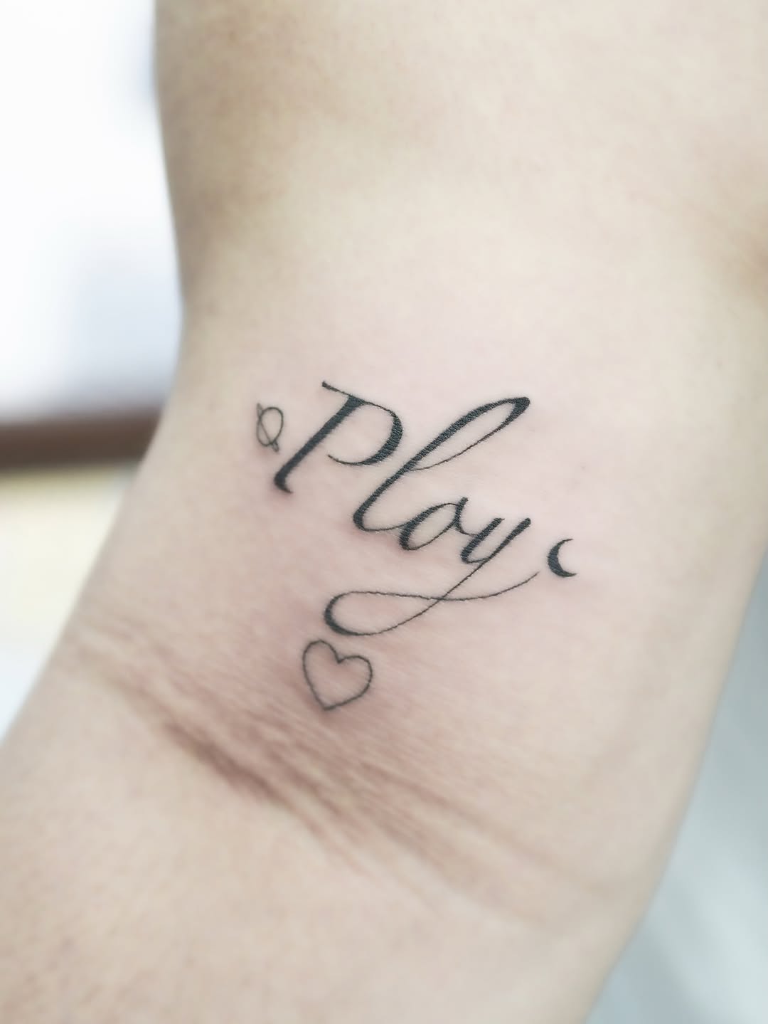 Tattoo by @arinyatatt.2 — lettering_script, fine_line