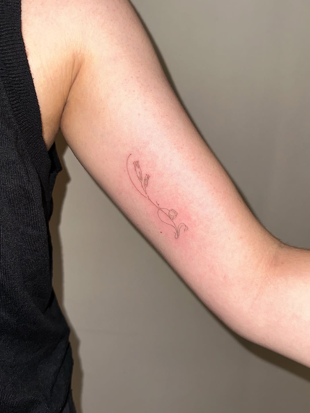 Tattoo by @olobi.poke — fine_line, minimalist