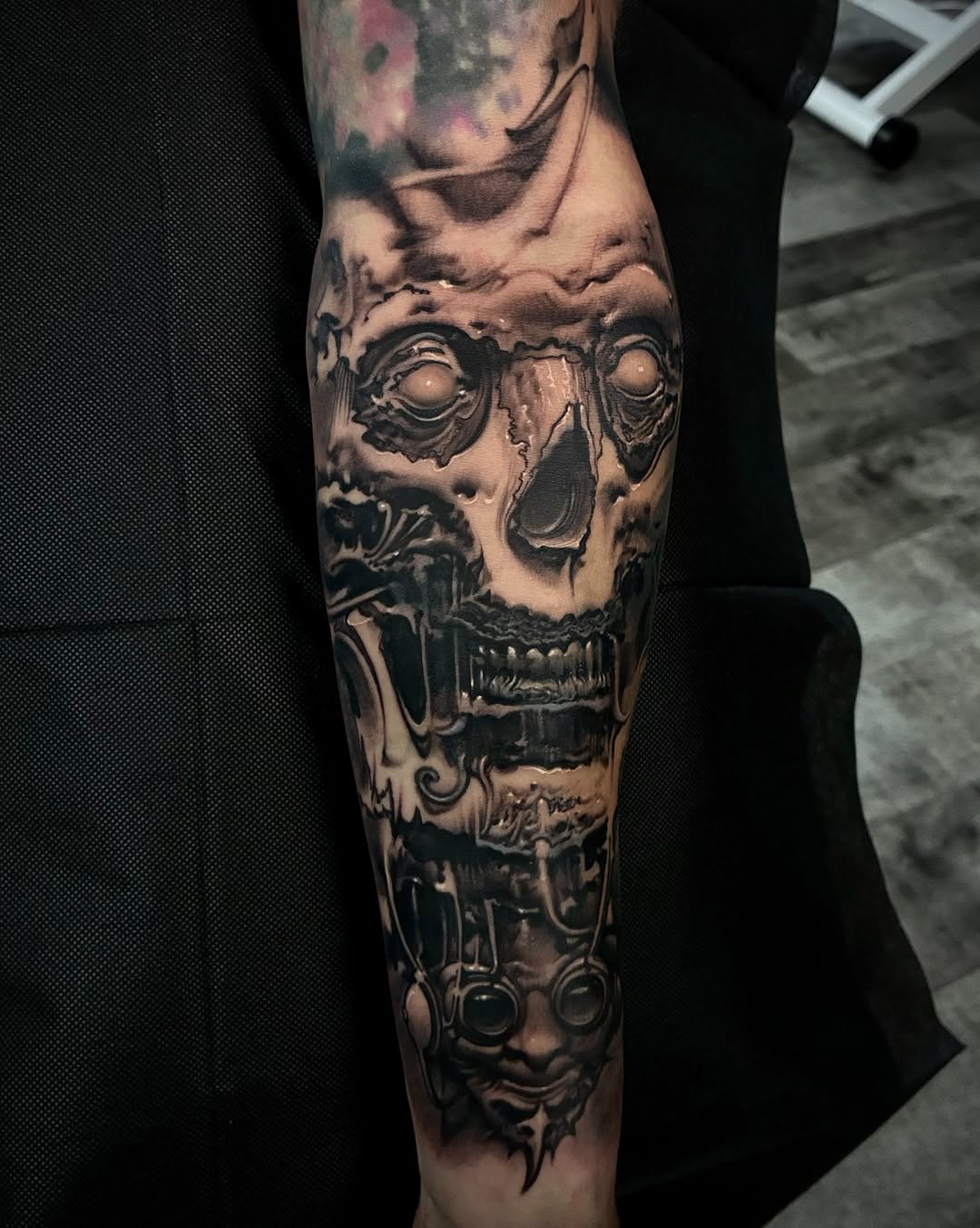 Tattoo by @roberthernandeztattoos — dark_realism