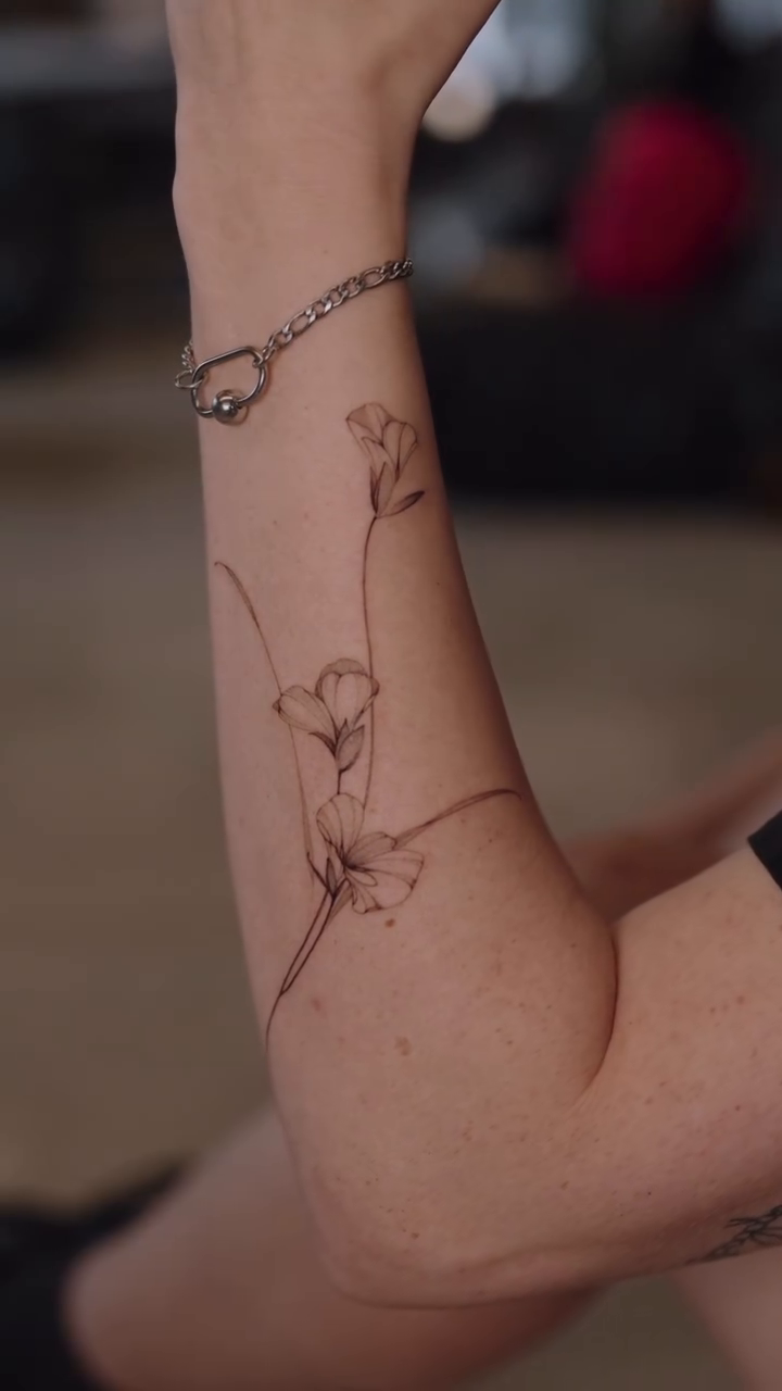 Tattoo by @nadiatattooer — fine_line