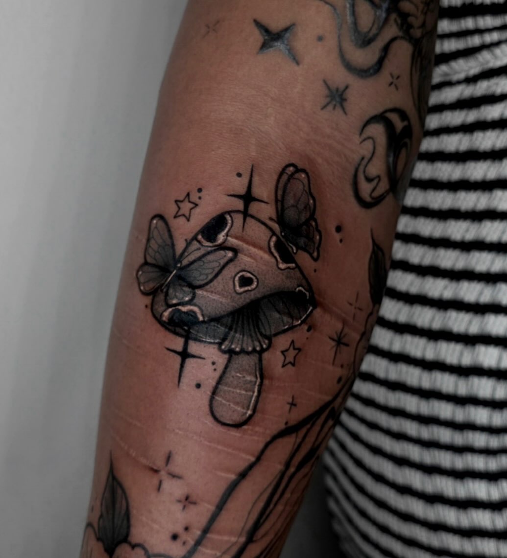 Tattoo by @emogirltattoo — black_and_grey, illustrative