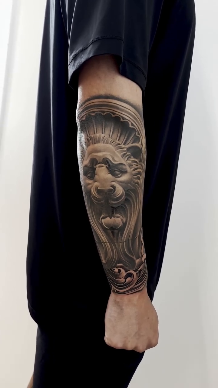 Tattoo by @lasuenink — realism, black_and_grey