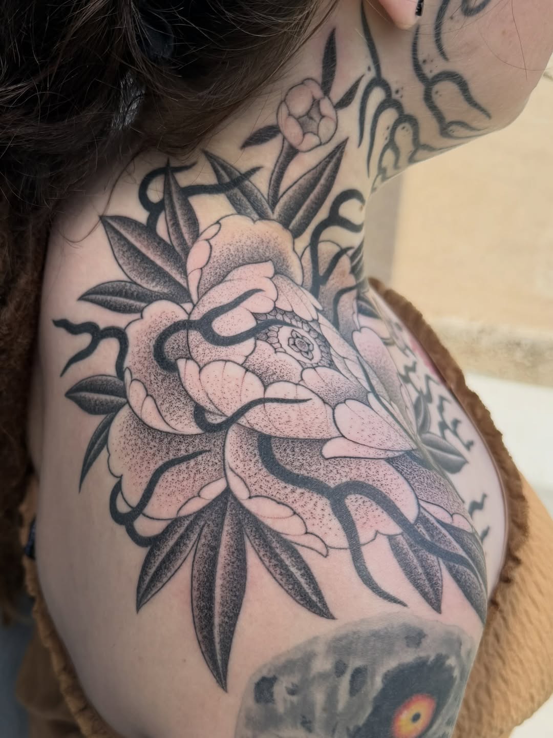 Tattoo by @michaelvillalobostattoo — japanese_irezumi, dotwork
