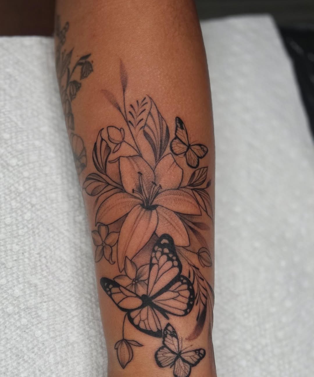 Tattoo by @yvetteartist33 — fine_line, black_and_grey