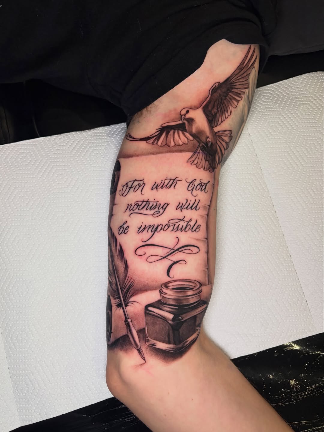 Tattoo by @lvp_arte — lettering_script, realism