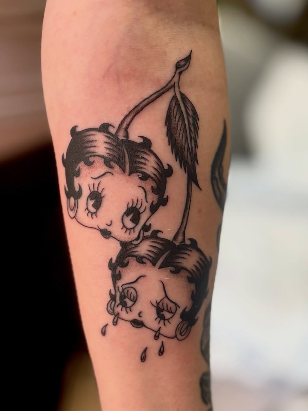 Tattoo by @tiaxcave — american_traditional