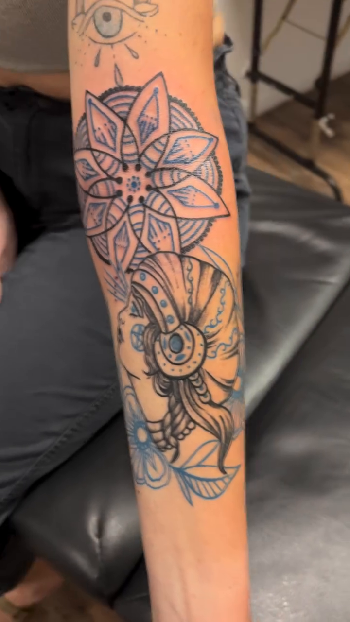 Tattoo by @hannah_thehammer_tattoos — geometric, fine_line
