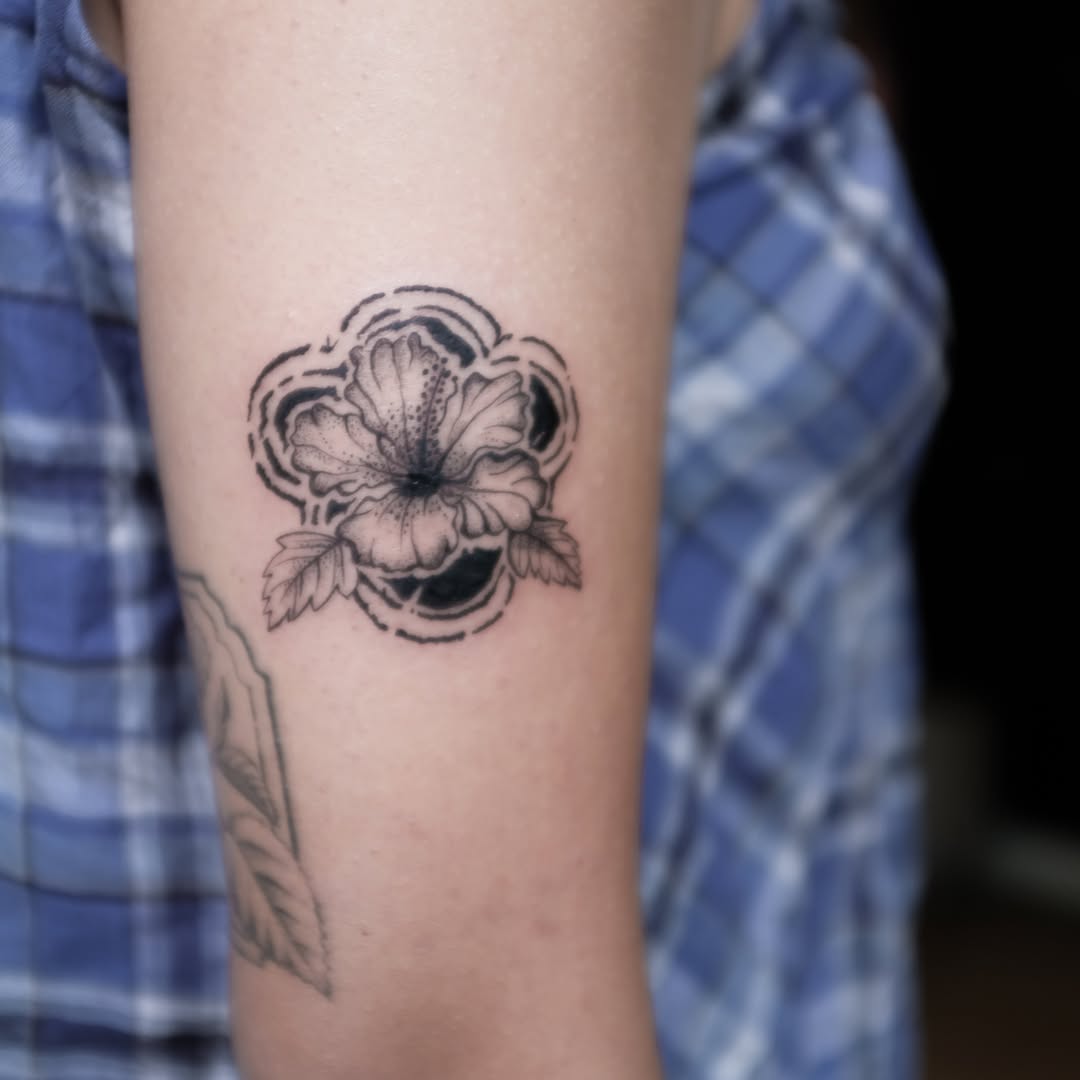 Tattoo by @eyu.tats โ black_and_grey, fine_line