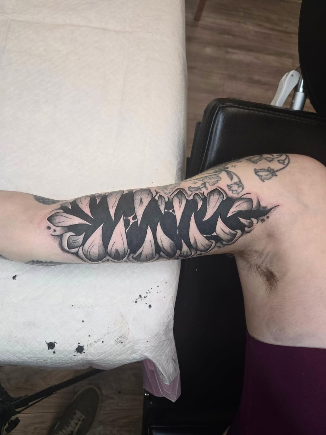 Tattoo by @babybluegotblues — blackwork, black_and_grey