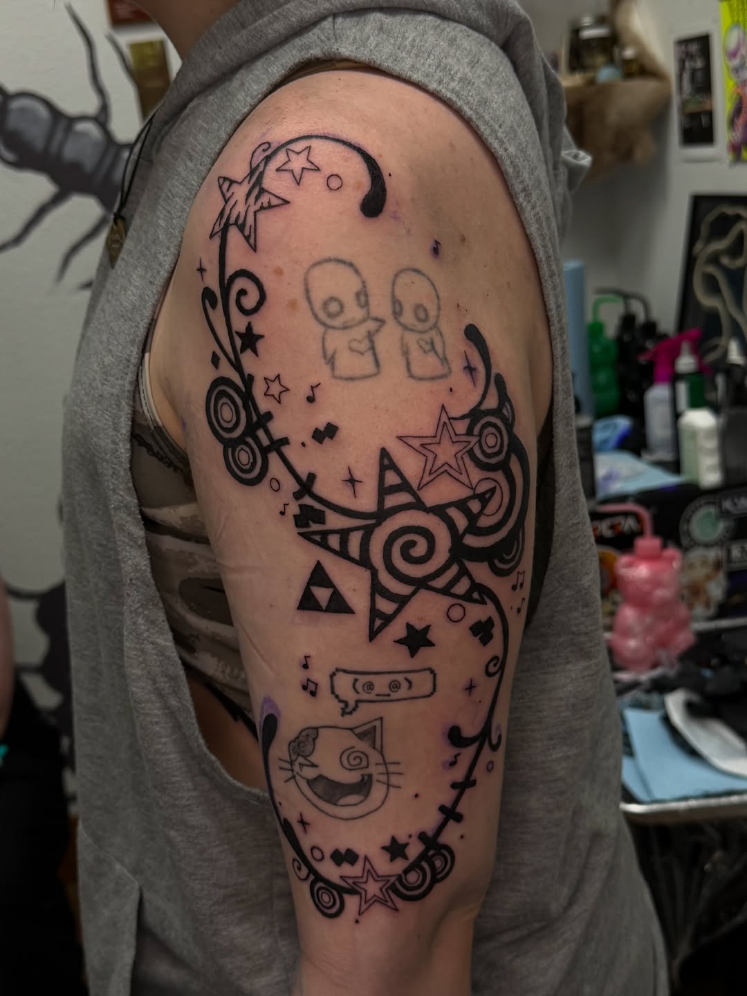 Tattoo by @hexhalle — illustrative, blackwork