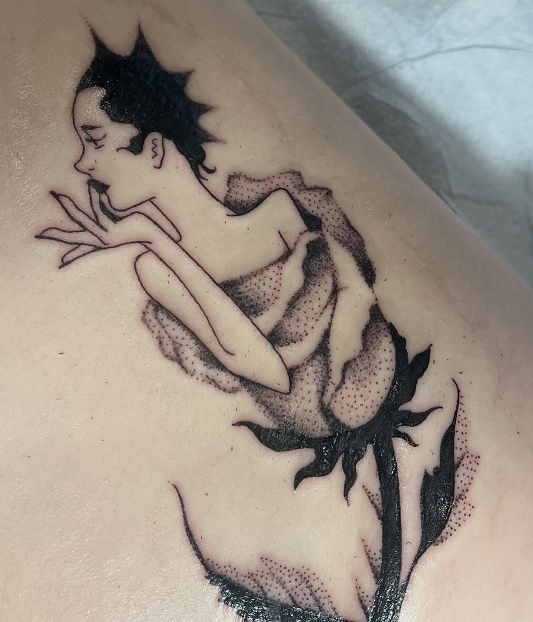 Tattoo by @lre_ink — illustrative, dotwork