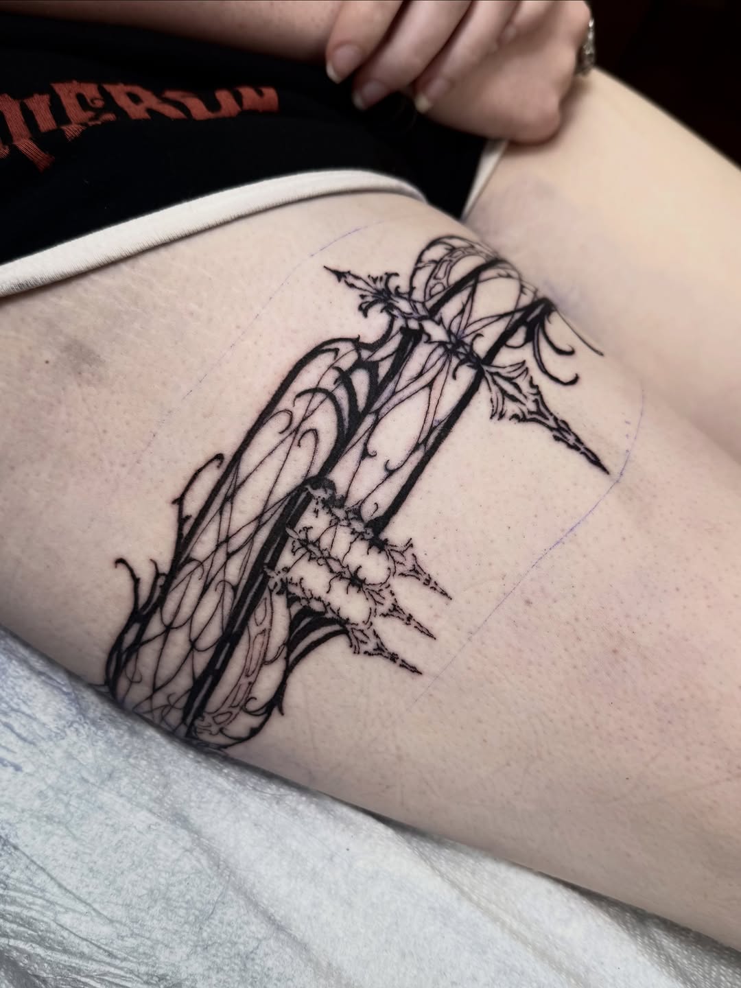Tattoo by @isa._.tattoos — blackwork