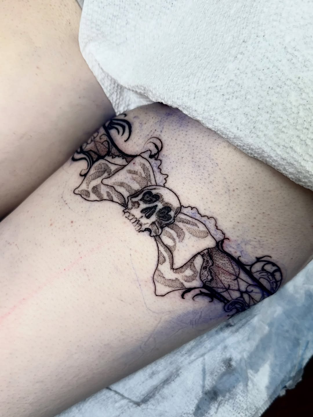Tattoo by @isa._.tattoos — blackwork, illustrative