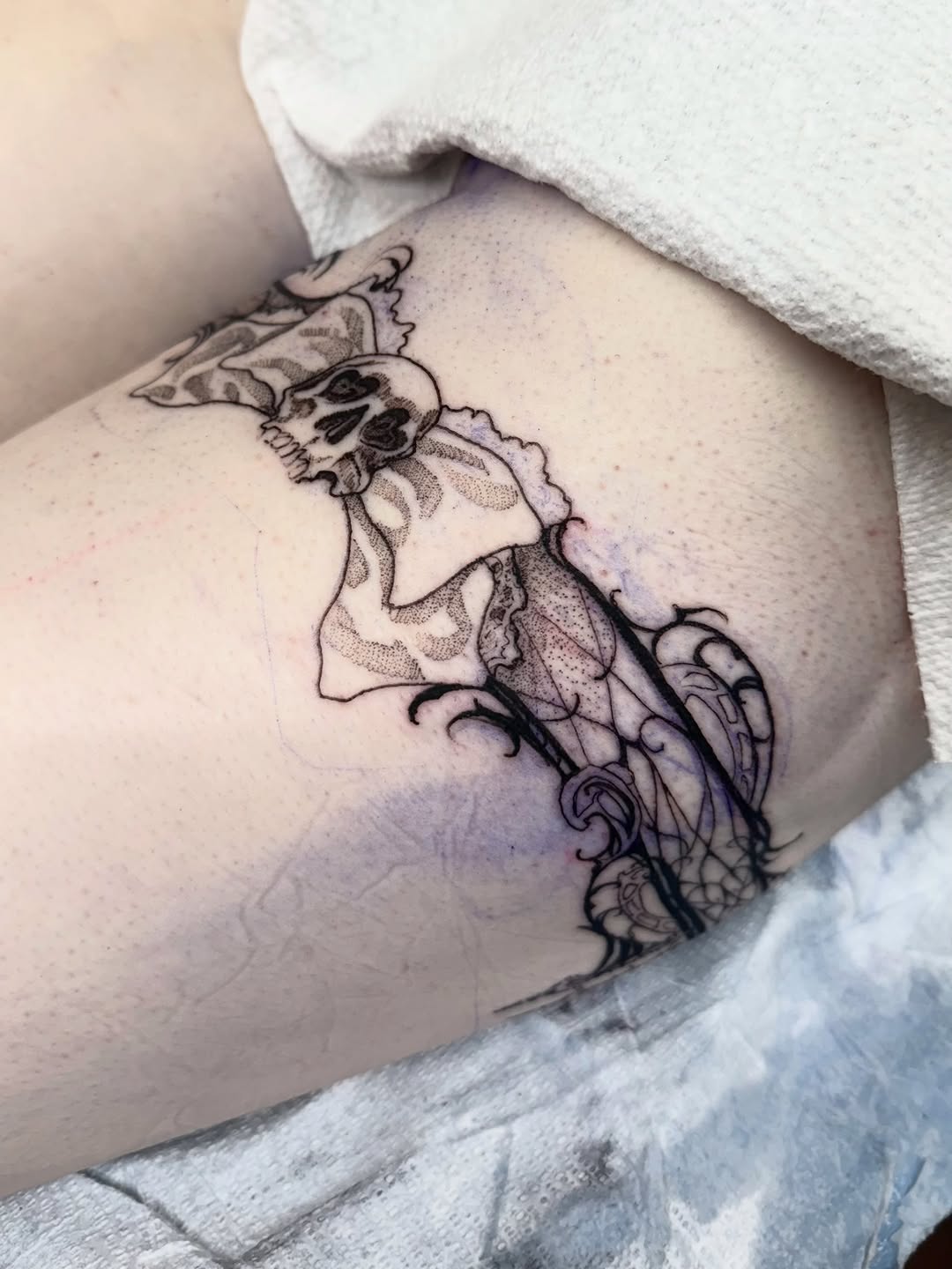 Tattoo by @isa._.tattoos — blackwork, illustrative