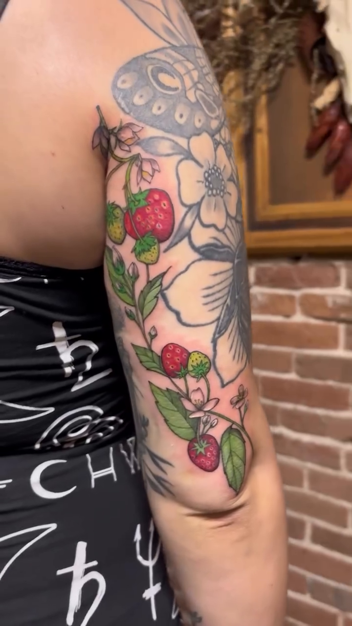 Tattoo by @lili_mistica — neo_traditional, realism