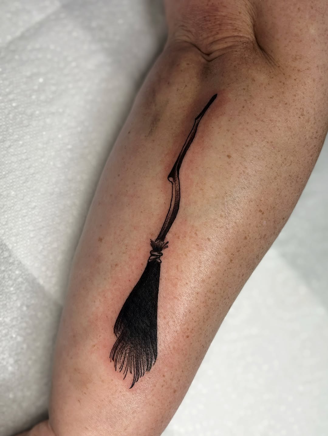Tattoo by @obiecruztattoo — black_and_grey, fine_line