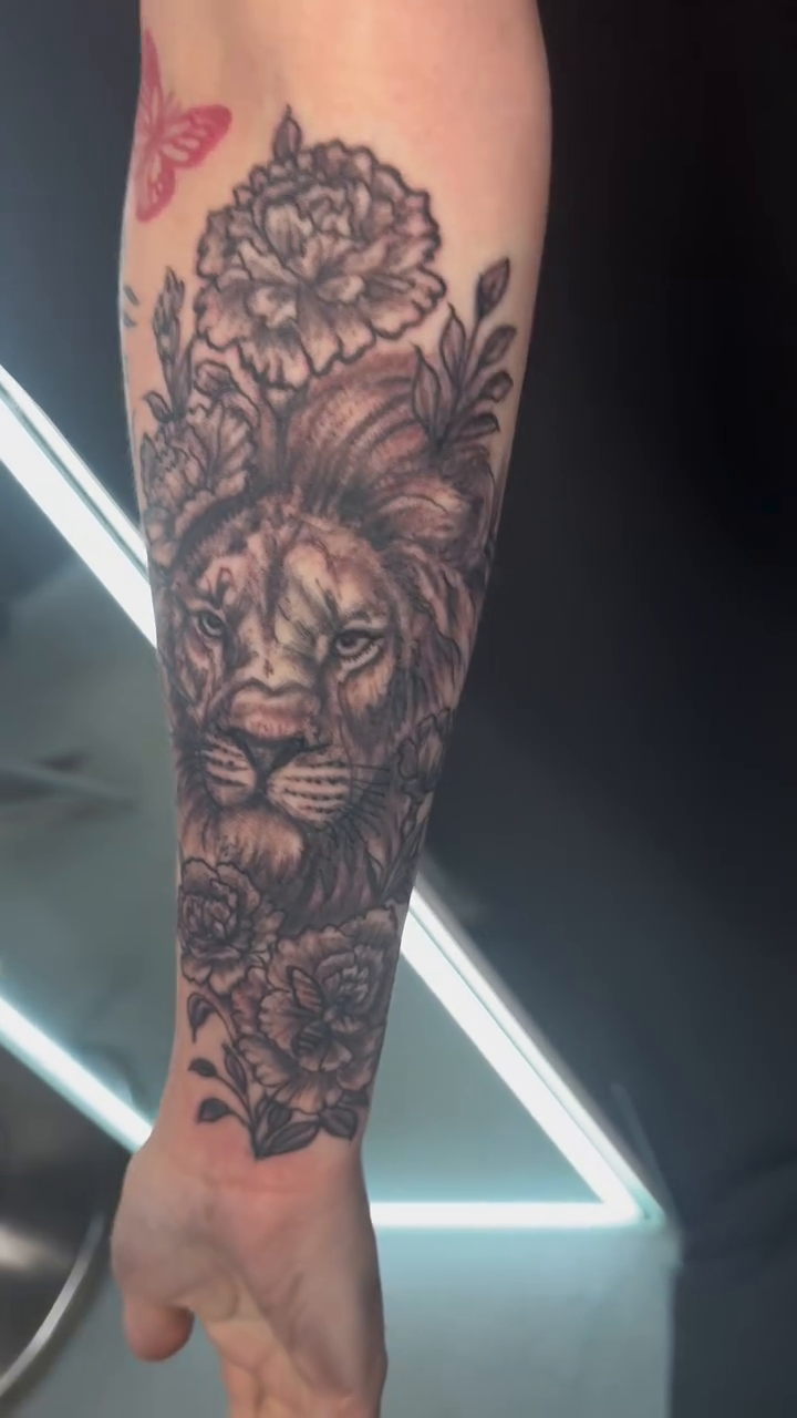 Tattoo by @amieinkadelik โ black_and_grey, realism