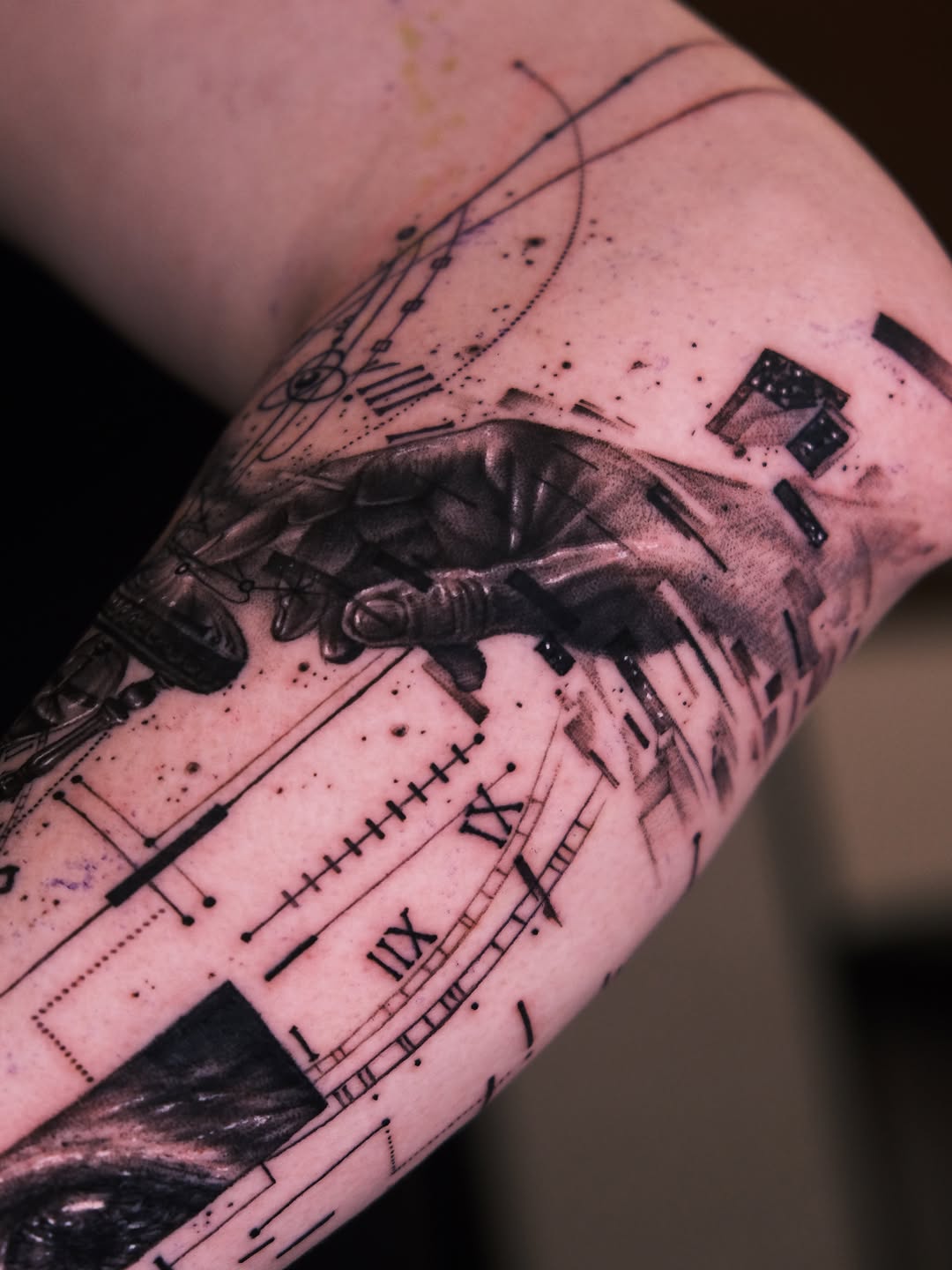 Tattoo by @even_gmt.ink — black_and_grey, geometric