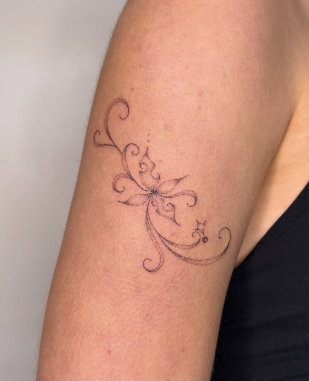 Tattoo by @so0mps — fine_line, dotwork