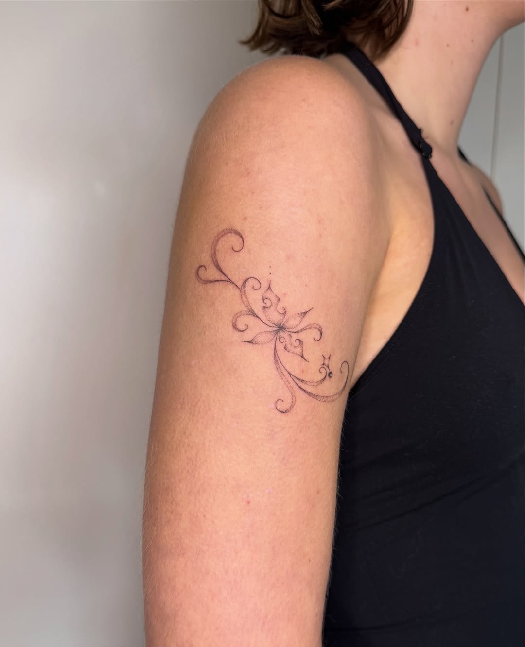 Tattoo by @so0mps — fine_line, ornamental