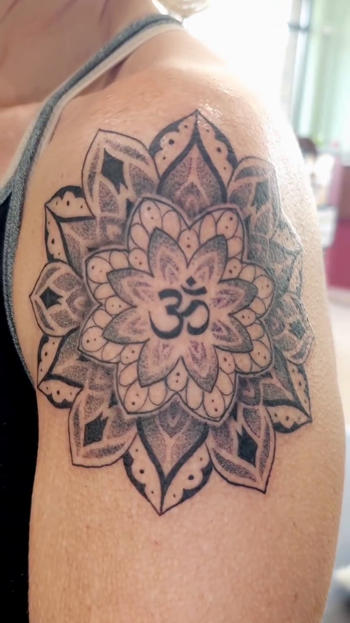Tattoo by @tattoosbyian_d — dotwork, illustrative