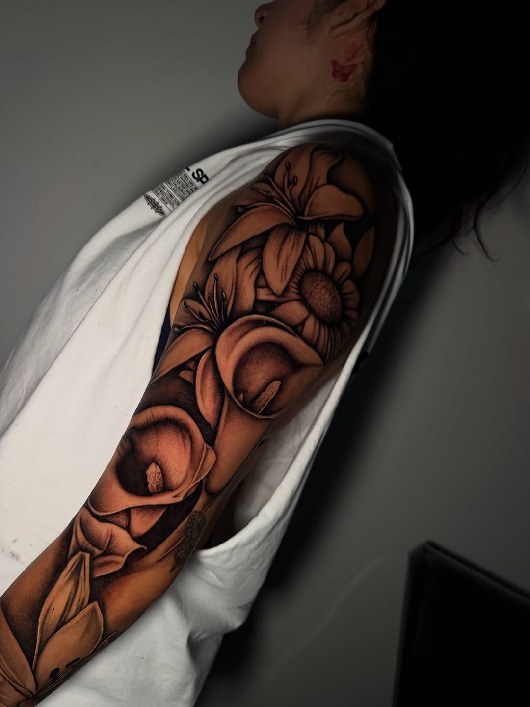 Tattoo by @moni.ca_tattoos โ realism, black_and_grey