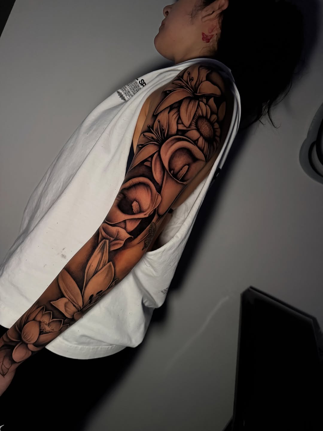 Tattoo by @moni.ca_tattoos โ realism, black_and_grey